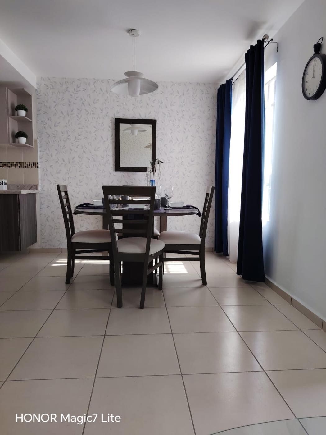 Comedor redondo junto a la cocina